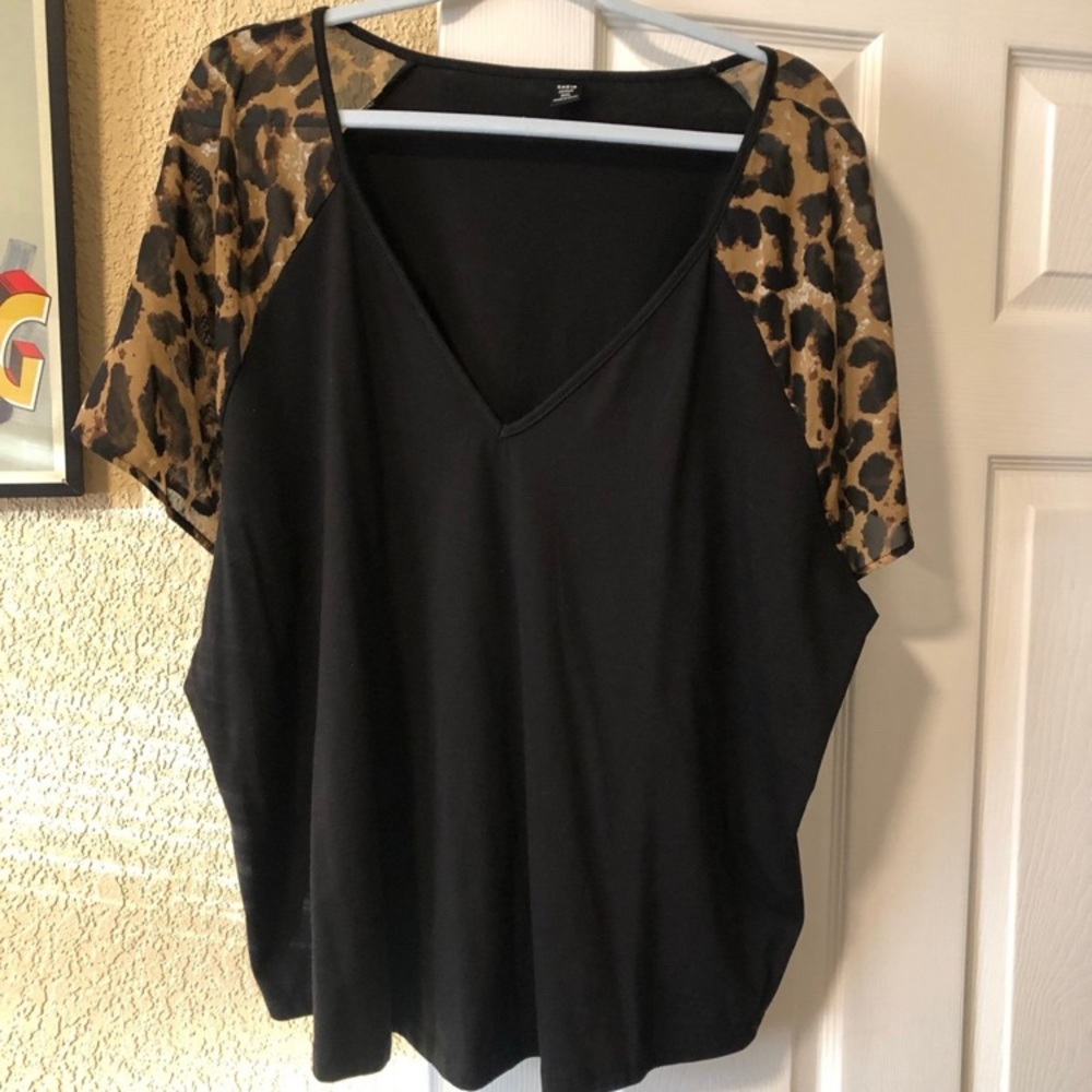 Tee - Picture 1 of 1